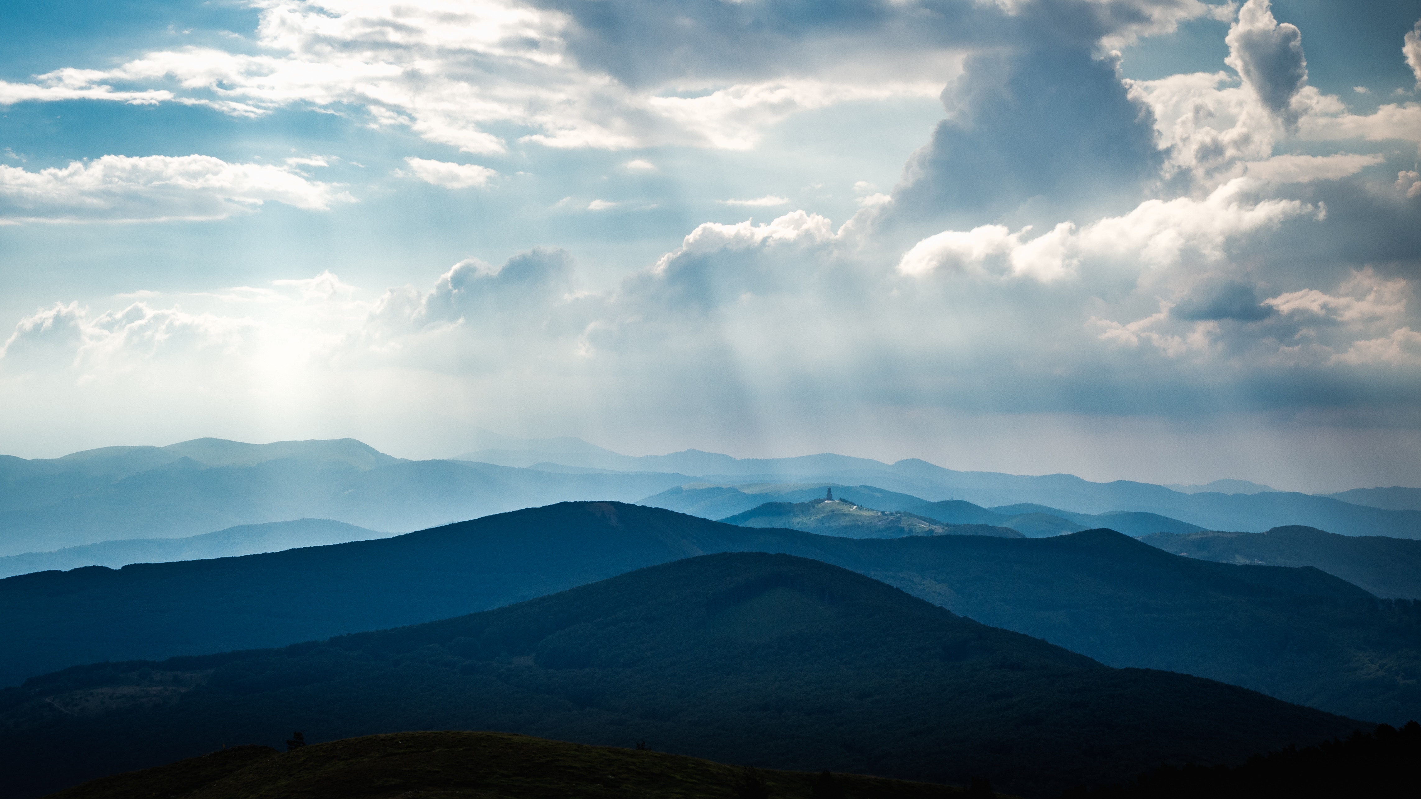 Old mountain. Горы небо. Горы в облаках. Пейзаж с облаками. Облачное небо.